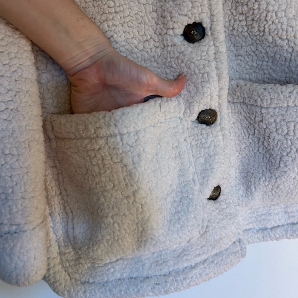 Reformation cream Sherpa jacket small - Picture 4 of 7